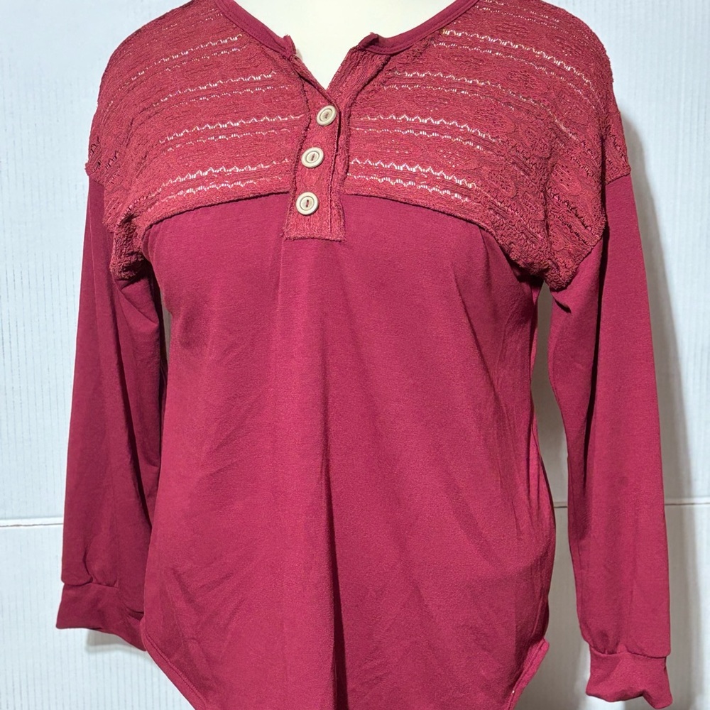 7th Ray 2X Women's Red Button-Up Top